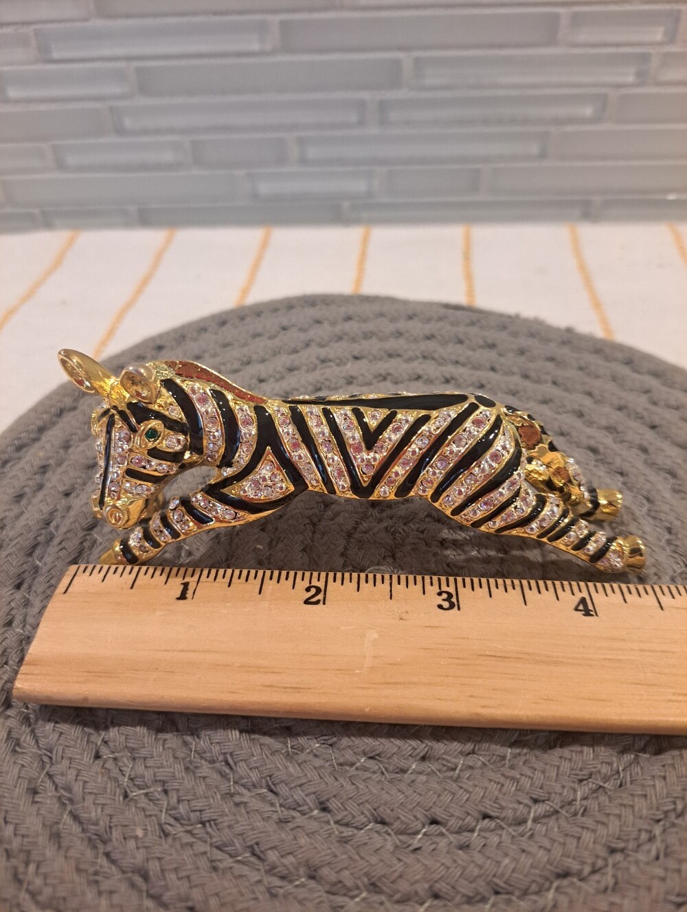 Vtg Joanna Buchanan Zebra Shoulder Brooch Gold Emerald Rhinestones Enamel. New - Picture 7 of 8